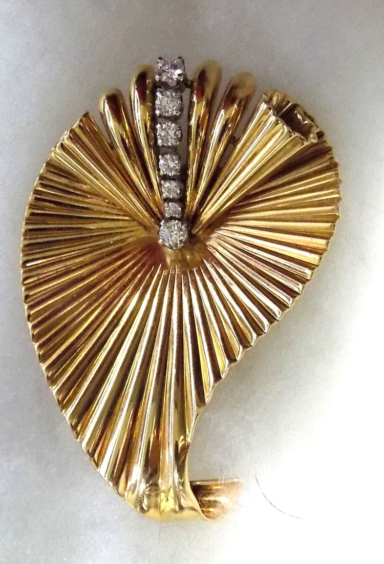 Fabulous vintage Cartier 14k gold and with seven diamonds broach with original box (1 of 9)