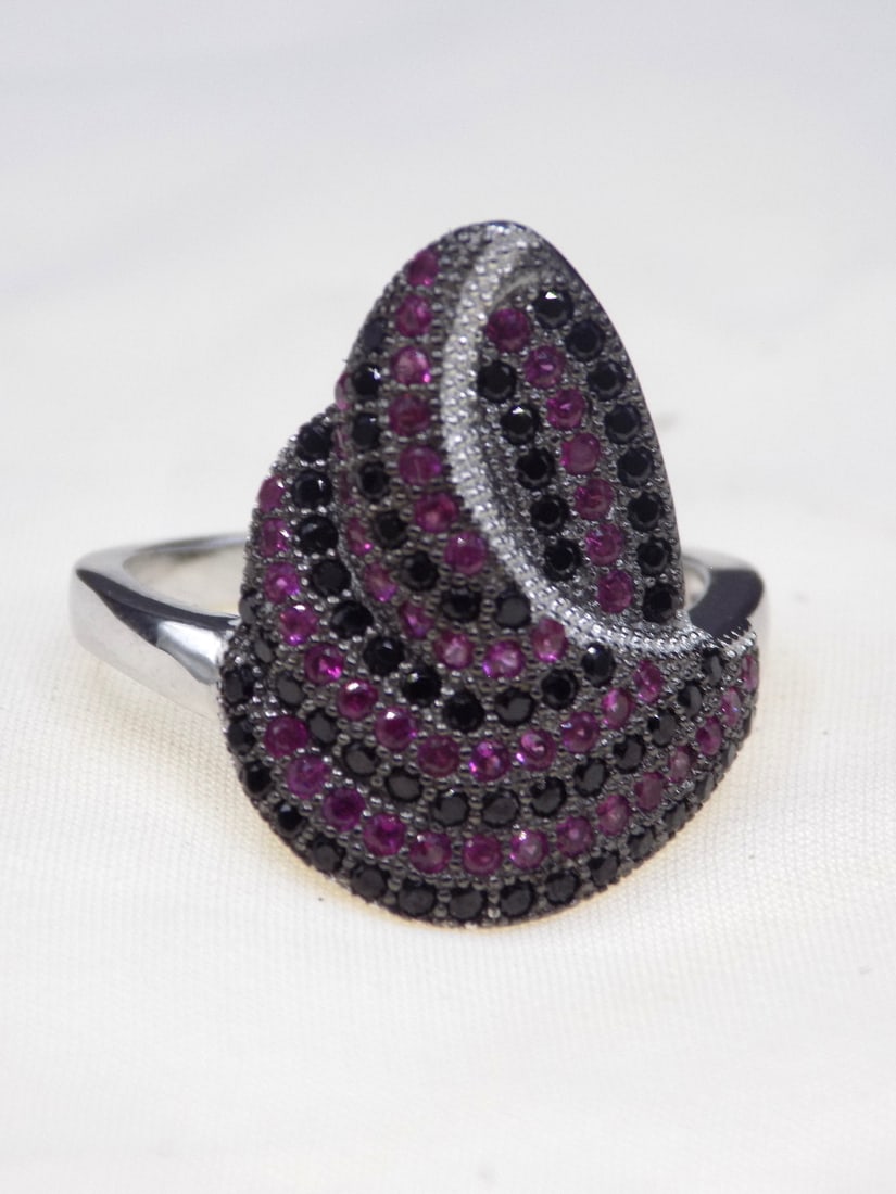 Beautiful 2 cwt rubies and black sapphires sterling silver (1 of 5)