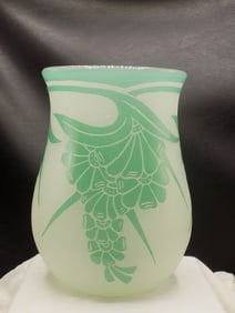 Vintage Art Deco Steuban art glass cameo vase