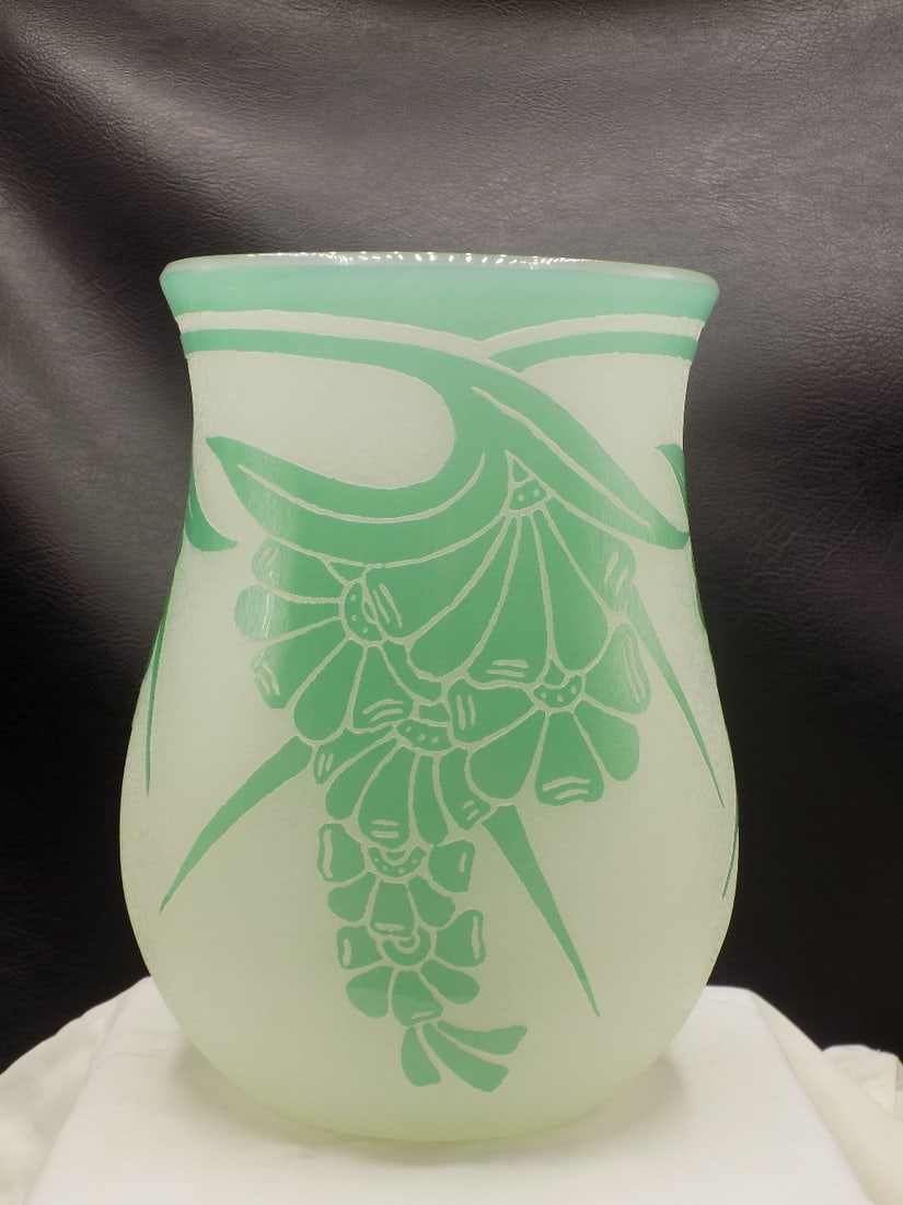 Vintage Art Deco Steuben art glass cameo vase (1 of 6)