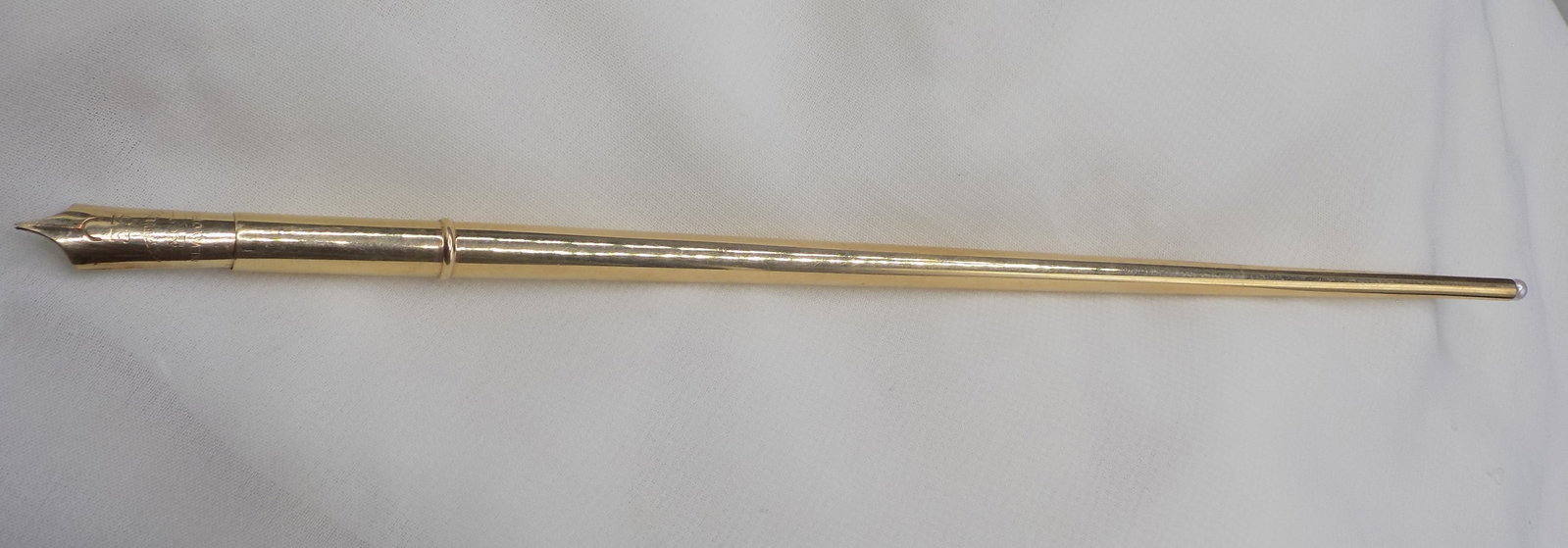 Antique Tiffany gold fill with pearl on end fountain pen: Antique Tiffany gold fill with pearl on end fountain pen. Marked as shown in photo. Great quality and detail. For in house shipping, please call Mike at Thriftiques 319-321-0613