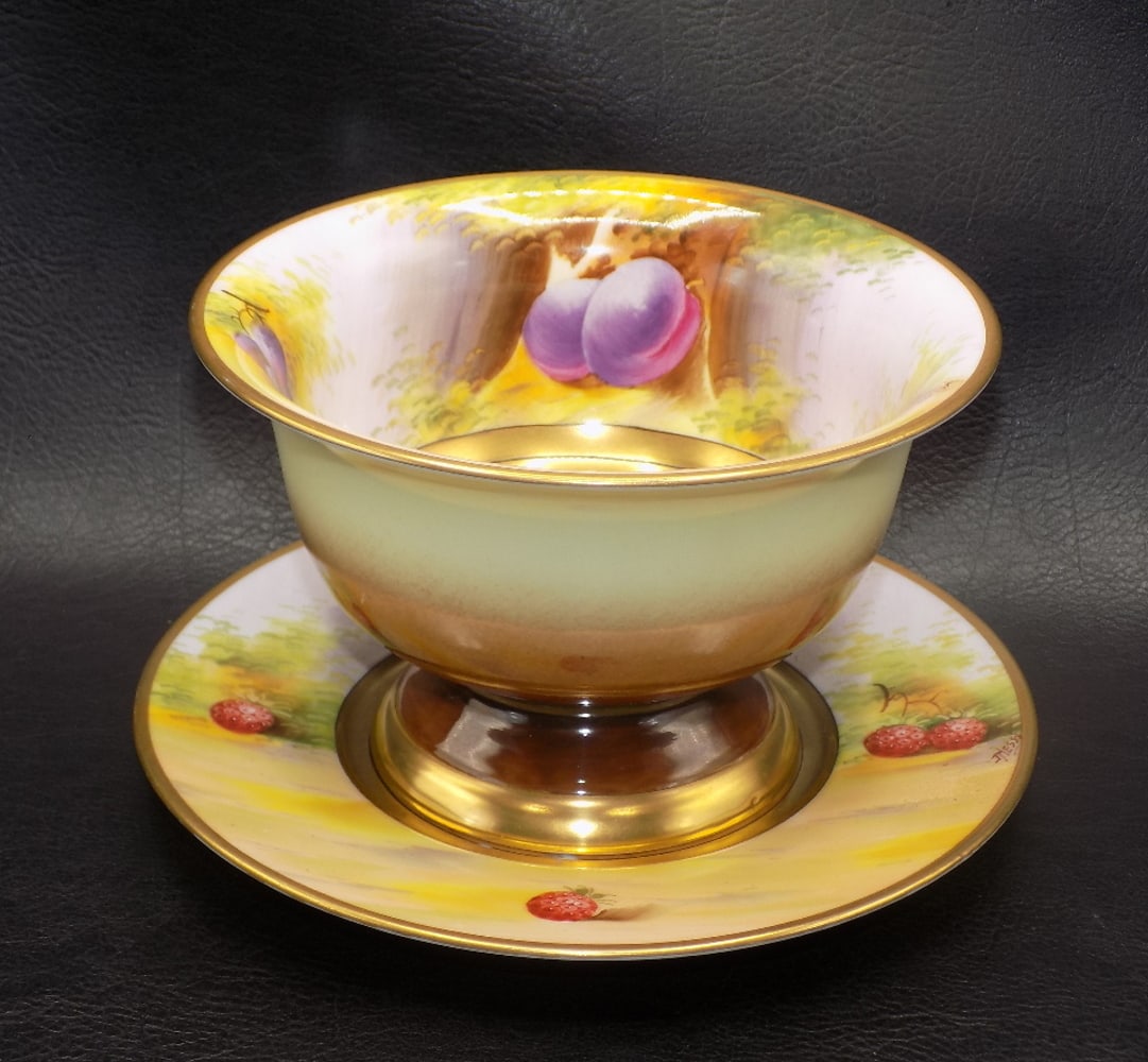 Vintage Pickard hand painted Deserted Garden sherbet and underplate: Vintage Pickard hand painted Deserted Garden sherbet and underplate. 1900s. Artist signed as shown in photos. Beautiful colors. In very good original as found condition. Great quality and detail. Bowl