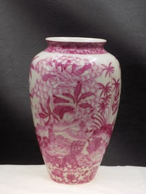 Vintage Chinese chinoiserie decorated raspberry vase