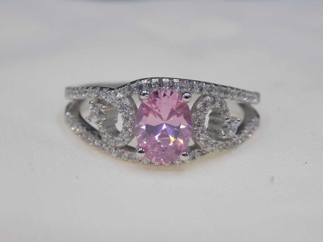 Beautiful 3 cwt pink sapphire and topaz sterling silver ring (1 of 5)
