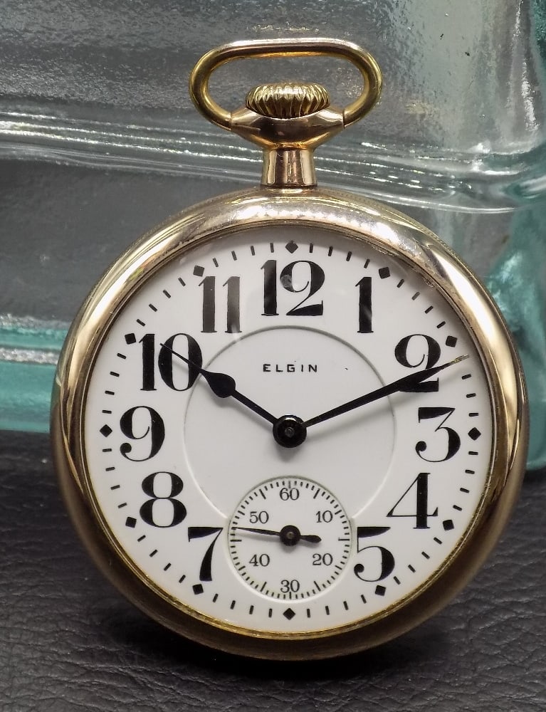 High end Elgin Father Time 21 jewel railroad grade 1920 pocket watch: High end Elgin Father Time 21 jewel railroad grade 1920 pocket watch. Grade 454. Size 16. Side wind and lever set time. Please see photo for serial number. 1 7/8 inches. Running at time of listing. F 