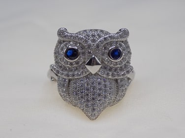 Beautiful 2 cwt sapphires and topaz sterling silver ring