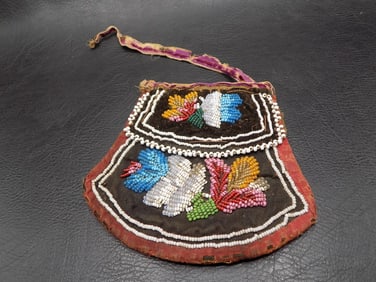Antique Native American Indian Iroquois beaded bag