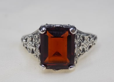 Beautiful 2 ct fire garnet sterling silver ring