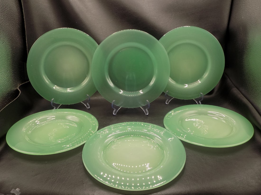 Vintage set of 6 Steuben jade green art glass plates: Vintage set of 6 Steuben jade green art glass plates. Shape #5121. 1920s. Beautiful colors. In very good original as found condition. Great quality and detail. White lines are camera flash reflection.
