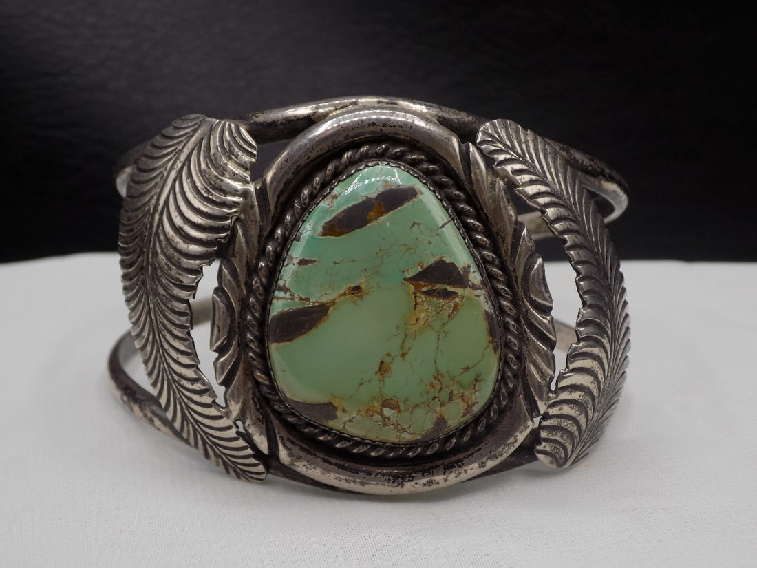Vintage Native American Indian turquois and silver bracelet artist marked RLB . (1 of 6)