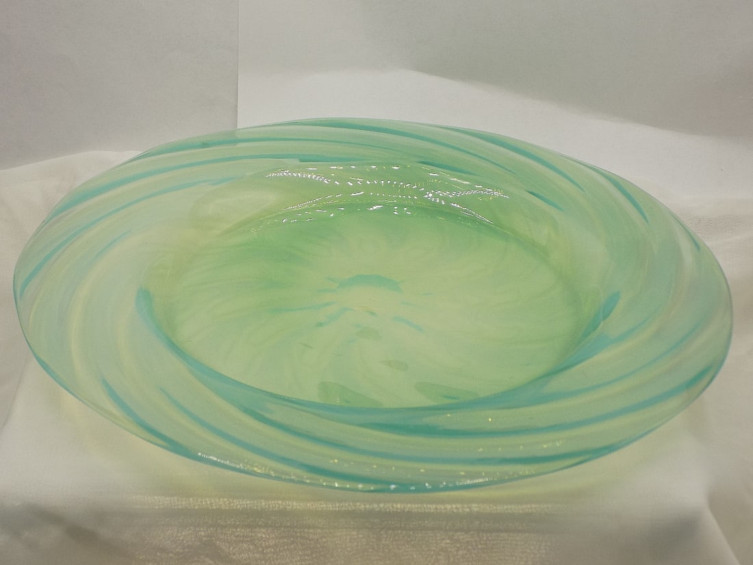 Rare vintage Steuben Oriental Jade art glass luncheon plate: Rare vintage Steuben Oriental Jade art glass luncheon plate. 1920’s. Beautiful colors. In very good original as found condition. Great quality and detail. 8 ½ inches. For in house shipping, p
