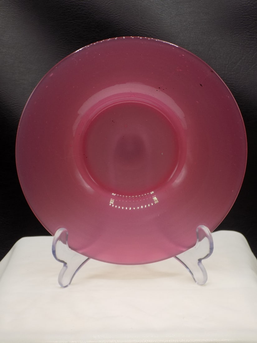 Vintage Steuben rosaline art glass plate: Vintage Steuben rosaline art glass plate. Beautiful colors. In very good original as found condition. Great quality and detail. White lines are camera flash reflection. 8 ½ inches. For in house