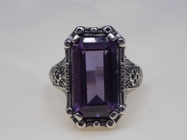 Beautiful 6 ct alexandrite sterling silver ring