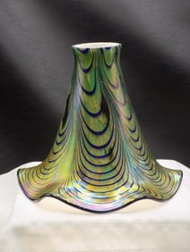 Beautiful vintage internal decorated art glass lamp shade