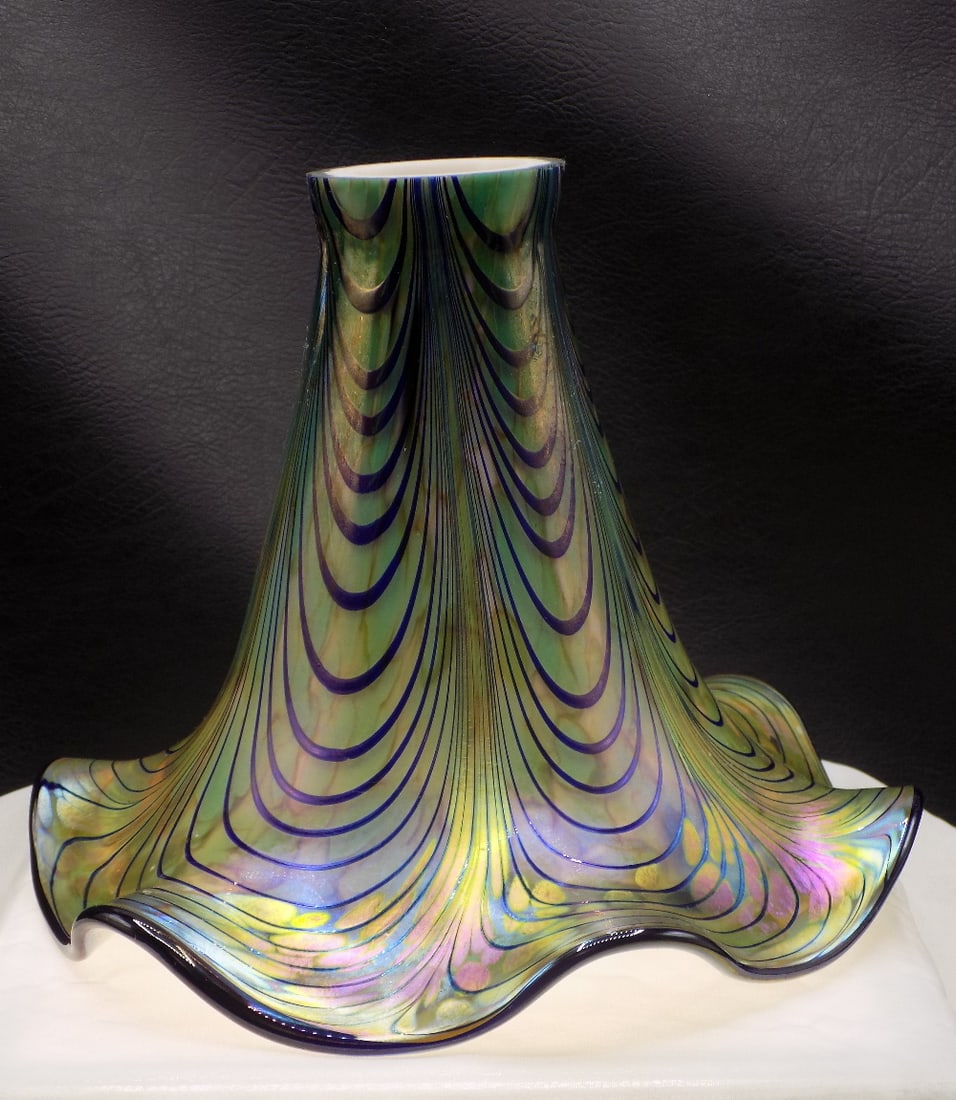 Beautiful vintage internal decorated art glass lamp shade (1 of 7)