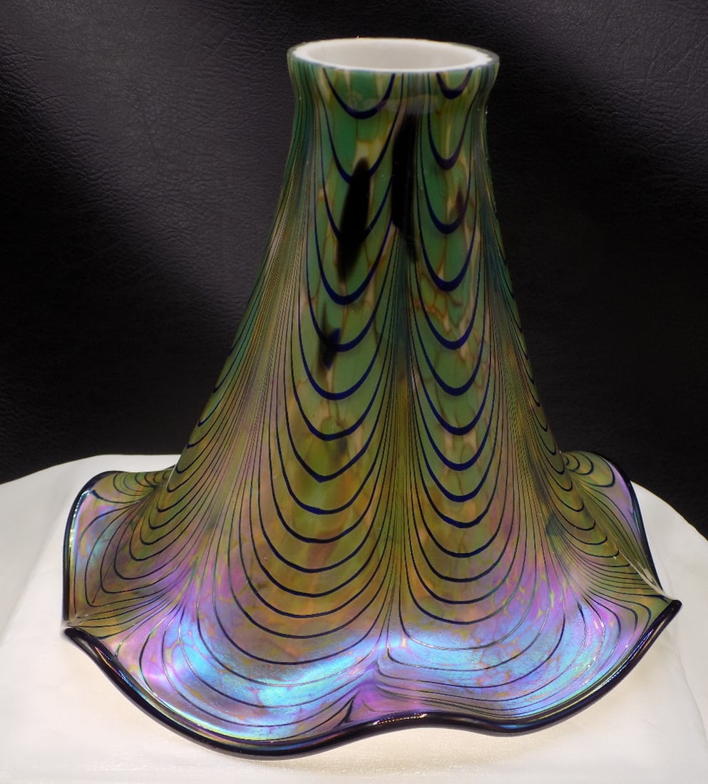 Beautiful vintage internal decorated art glass lamp shade (1 of 7)