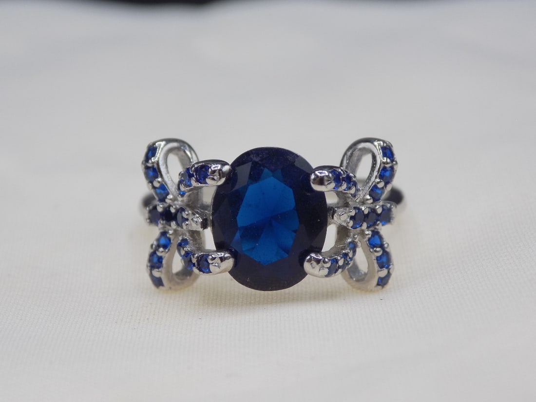 Beautiful 4 cwt blue sapphire sterling ring.: Beautiful 4 cwt blue sapphire sterling ring. Lab created. Size 7. For in house shipping, please call Mike at Thriftiques 319-321-0613.