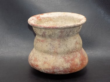 Pre Columbian vase. In very good original as found condition