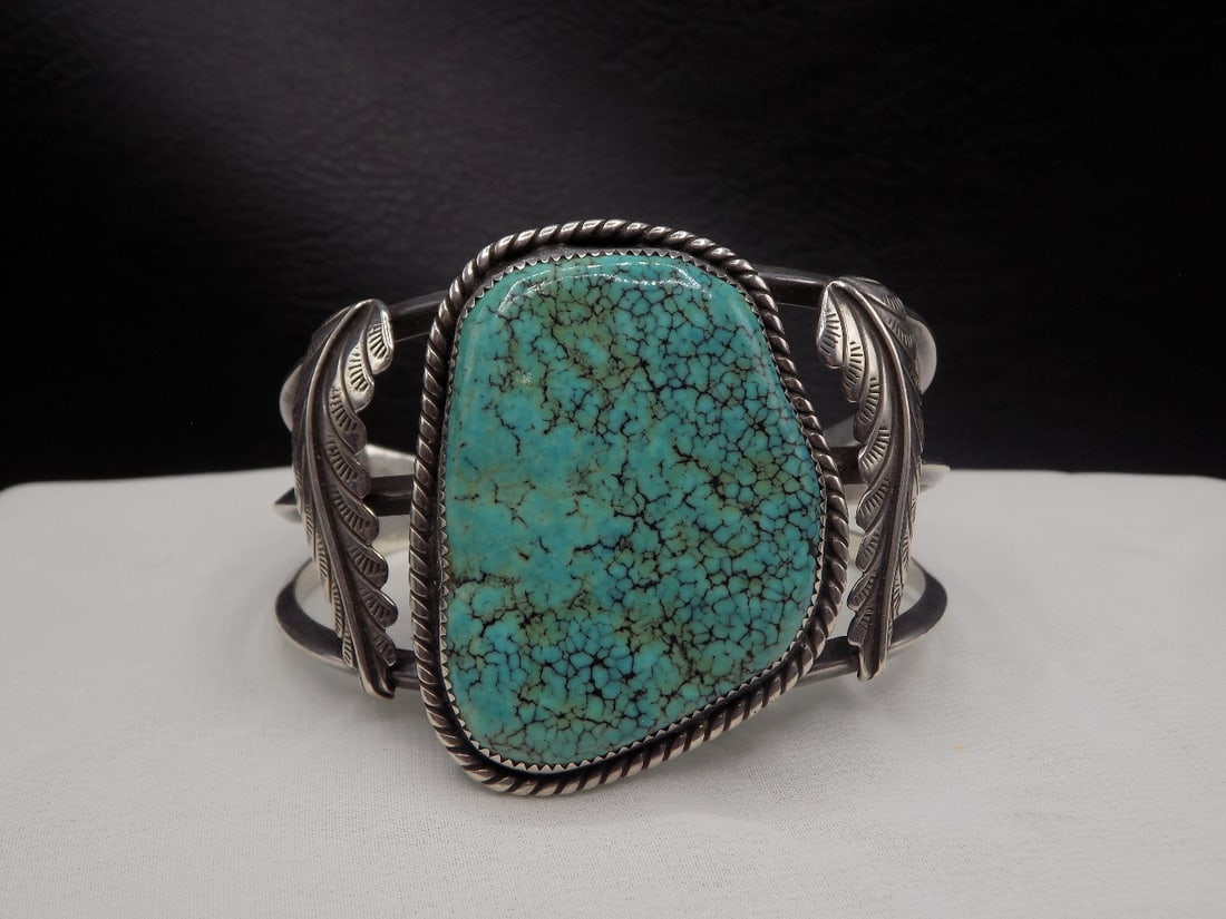 Vintage Native American Indian turquoise and sterling silver bracelet (1 of 8)