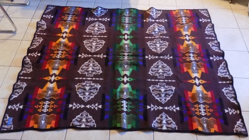 Beautiful vintage Pendleton wool blanket
