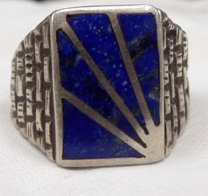 Vintage Native American Indian sterling silver ring with inlaid lapis lazuli
