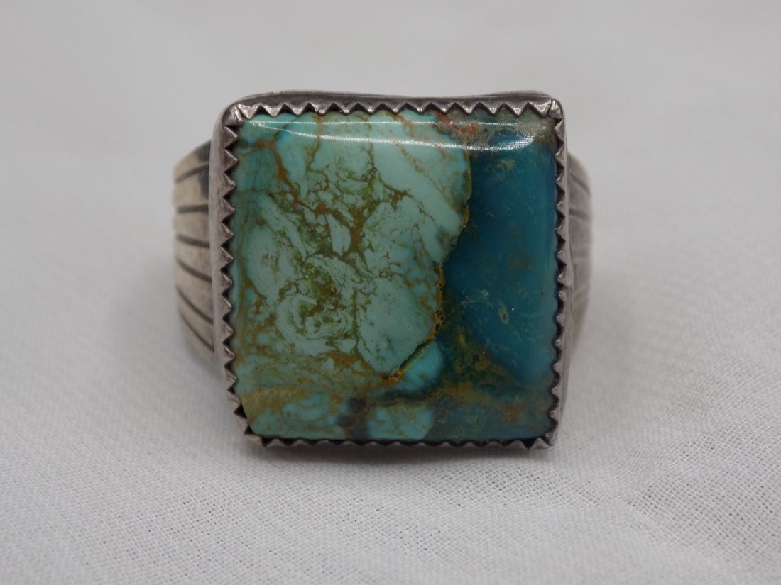 Vintage Native American Indian sterling silver ring with turquois or malachite (1 of 3)