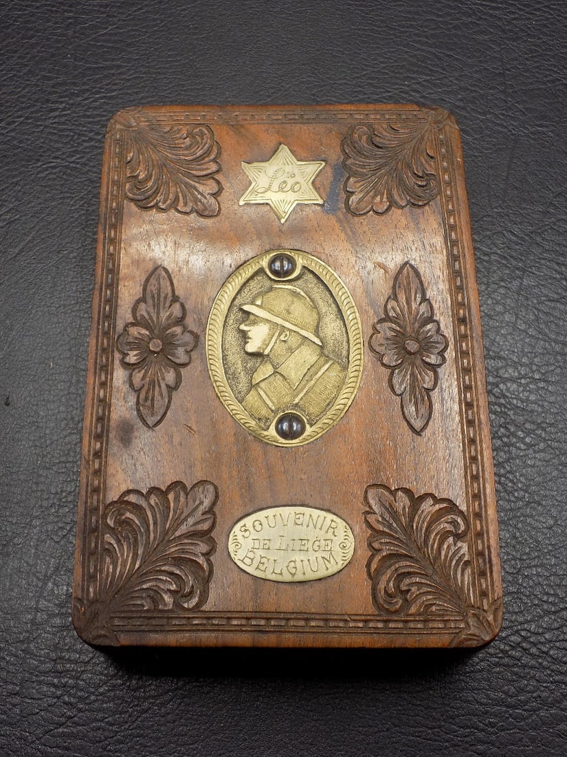 Antique World War I hand carved souvenir Belgium paper weight: Antique World War I hand carved souvenir Belgium paper weight. In very good original as found condition. Great quality and detail. 4 ¾ x 3 ¼ inches x 7/8 thick. For in house shipping, pl