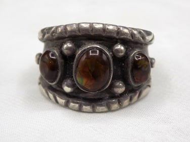 Vintage Native American Indian sterling silver ring with opals