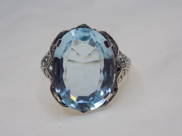 Beautiful 10 ct aquamarine sterling silver ring