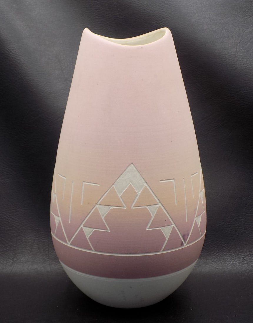 Native American Indian decorated pottery vase (1 of 7)