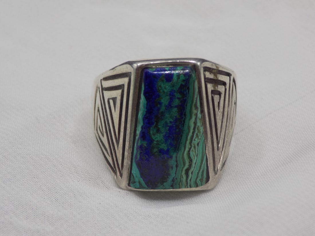 Vintage Native American Indian sterling silver ring: Vintage Native American Indian sterling silver ring. Has azurite malachite stone. Artist signed S W O as shown in photo. Great quality and detail. Size 11. For in house shipping, please call Mike at T