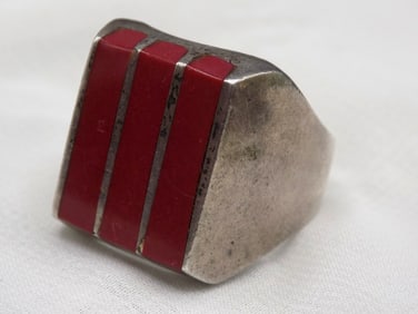 Mans coral inlaid sterling ring. Marked Mexico as shown.