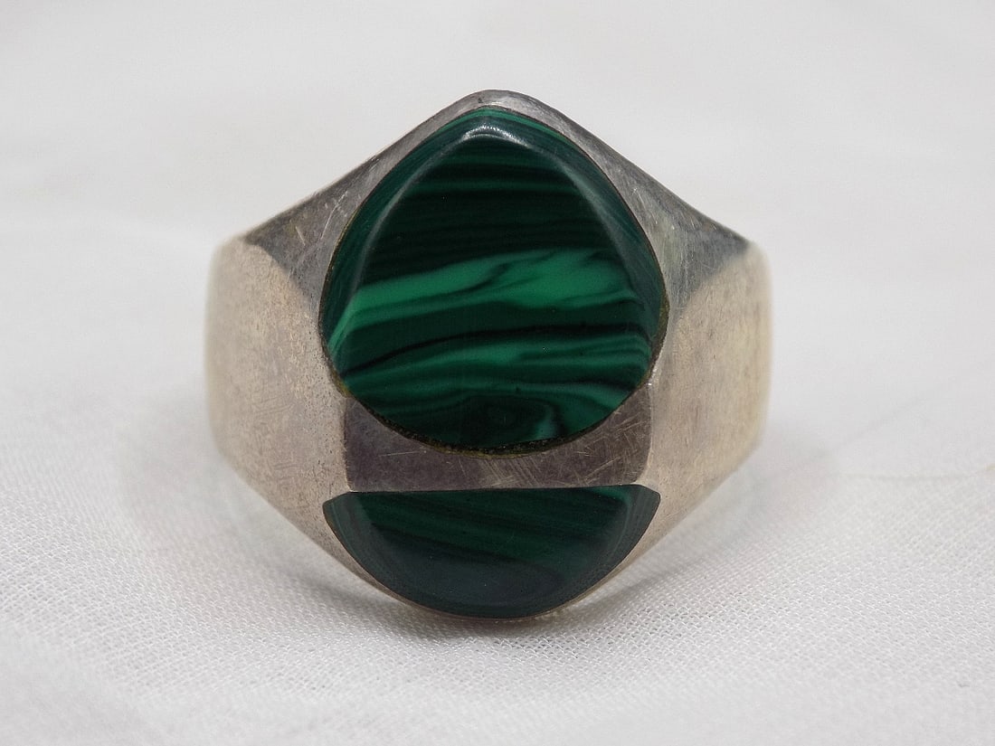 Mans malachite inlaid sterling ring.: Mans malachite inlaid sterling ring. Marked Mexico as shown. size 12 In very good original as found condition. Great quality and detail. For in house shipping. Please call Mike at Thriftiques 319-321-