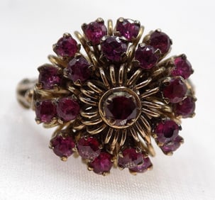 Beautiful 14k gold 3cwt ruby ring