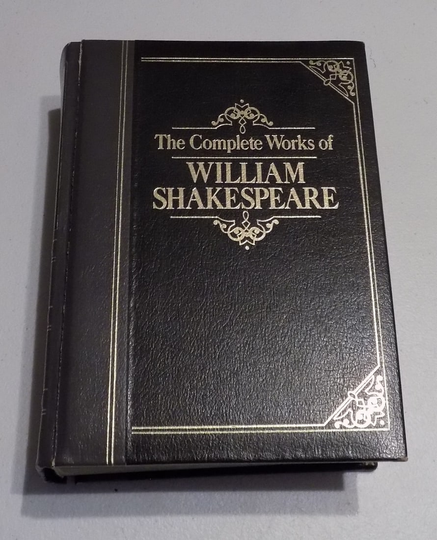 Complete Works of William Shakespeare Masters Library: Complete Works of William Shakespeare Masters Library Amarath Press. Collector's Edition Leather Bound in Genuine Leather Hardback Hardcover Book very good Condition. For in house shipping. Please cal