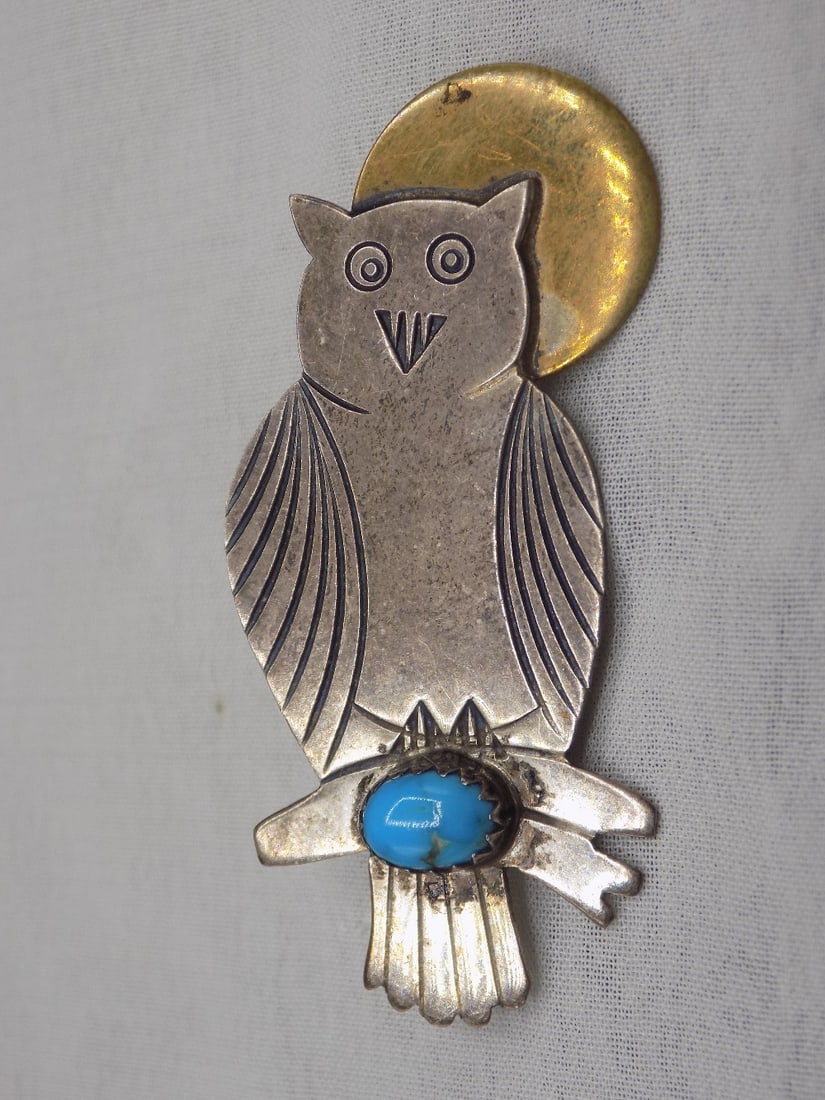 Vintage sterling silver owl with turquoise broach: Vintage sterling silver owl with turquoise broach. Marked as shown. Beautiful colors. In very good original as found condition. Great quality and detail. 1 7/8 inches tall. For in house shipping, plea