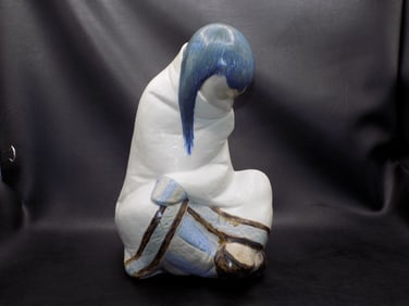 Large midcentury Lladro Gres Eskimo girl sleeping figurine