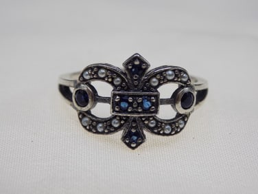 Beautiful 1 cwt sapphire  sterling silver ring