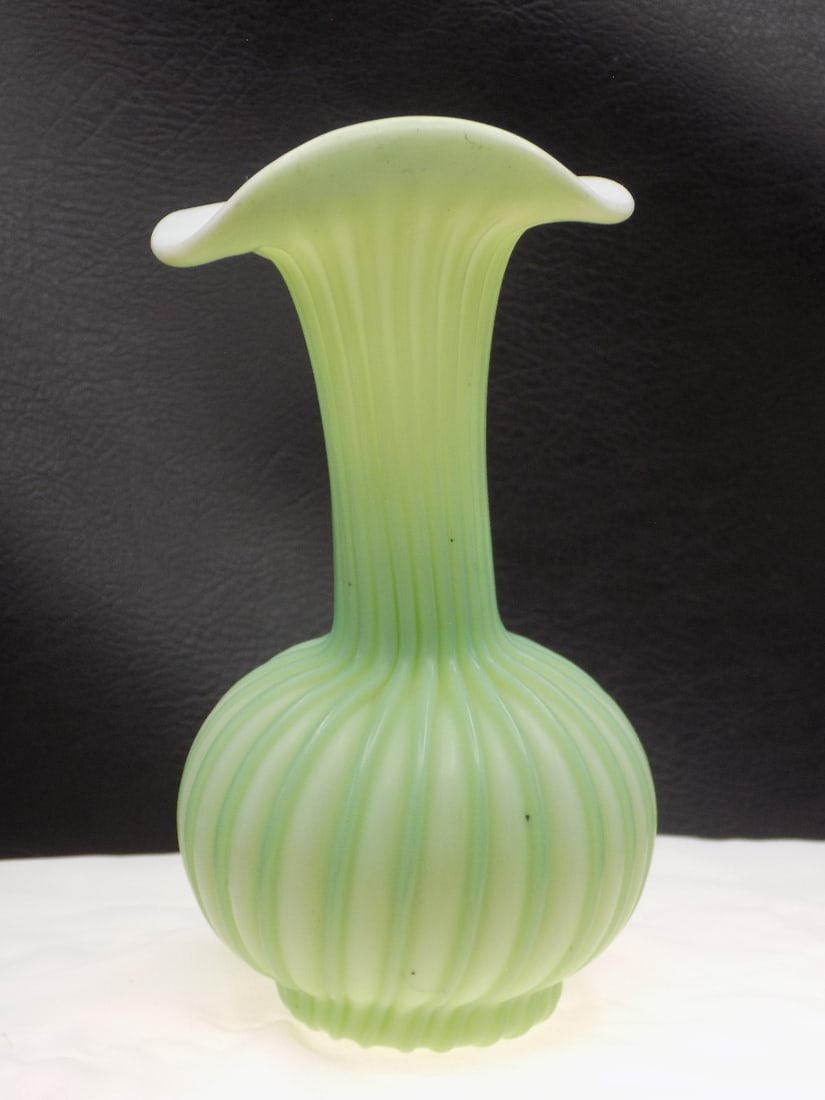 Vintage green cut velvet art glass vase - 2