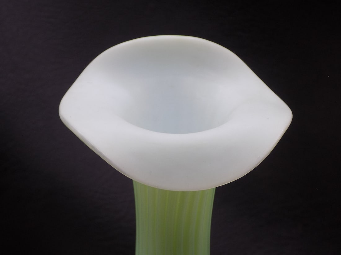 Vintage green cut velvet art glass vase - 4