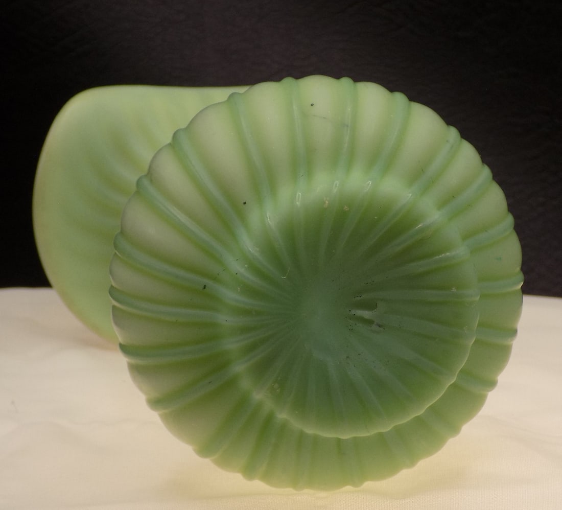 Vintage green cut velvet art glass vase - 5