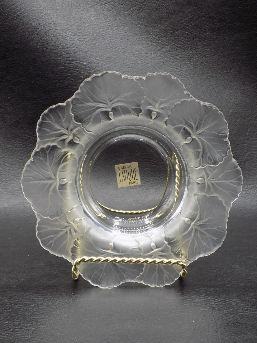 Vintage signed Lalique art glass Honfleur bowl: Vintage signed Lalique art glass Honfleur bowl. Signed as shown in photo. Beautiful colors. In very good original as found condition. Great quality and detail. 5 7/8 wide x 1 5/8 inches tall.