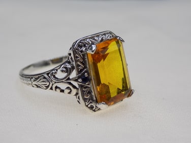 Beautiful 6 cwt citrine and sapphire sterling silver ring