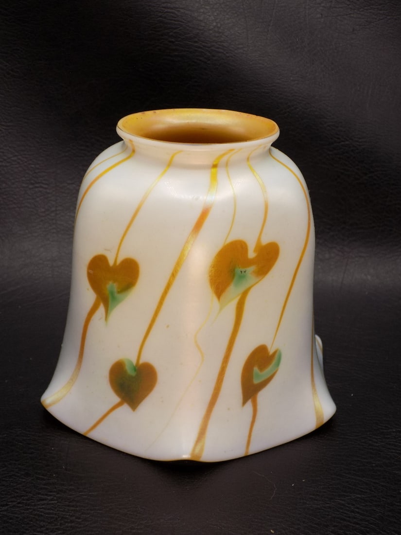 Antique hearts and vines art glass lamp shade (1 of 8)