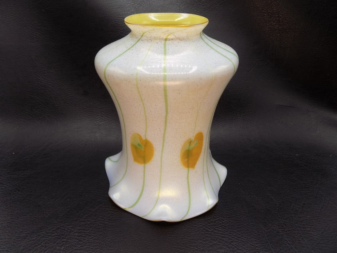 Antique hearts and vines art glass lamp shade (1 of 7)