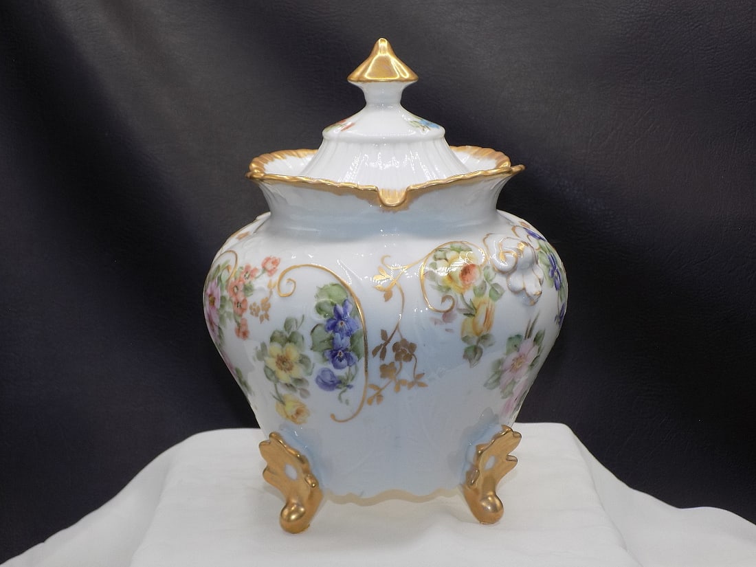 Lovely vintage hand painted Dresden biscuit or cookie jar (1 of 8)