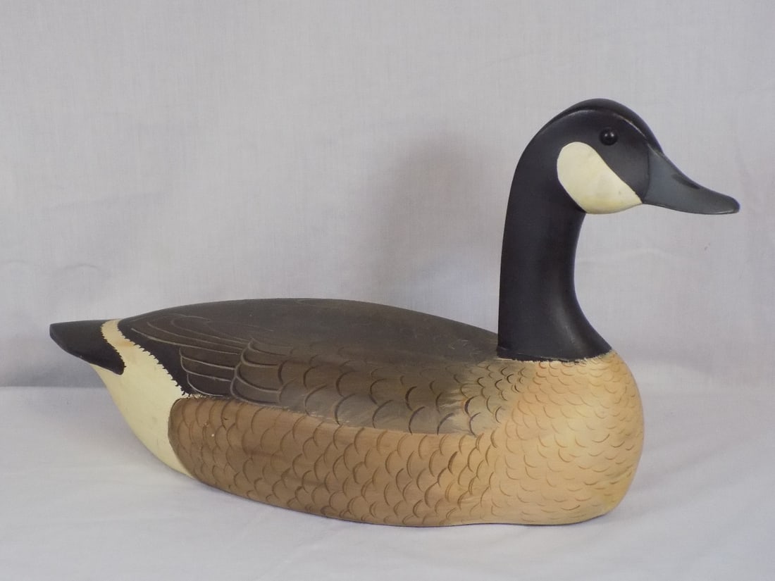 Splendid vintage wood goose decoy (1 of 6)