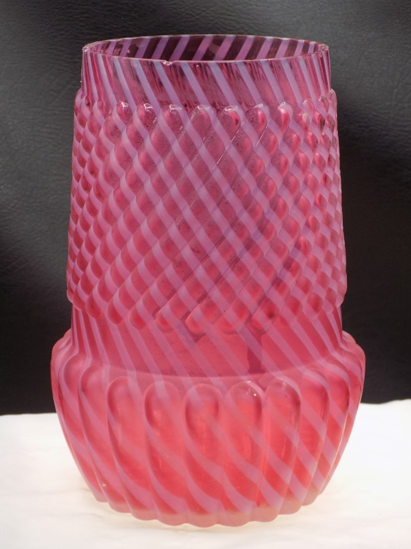 Splendid vintage Northwood cranberry opalescent striped celery art glass vase (1 of 7)