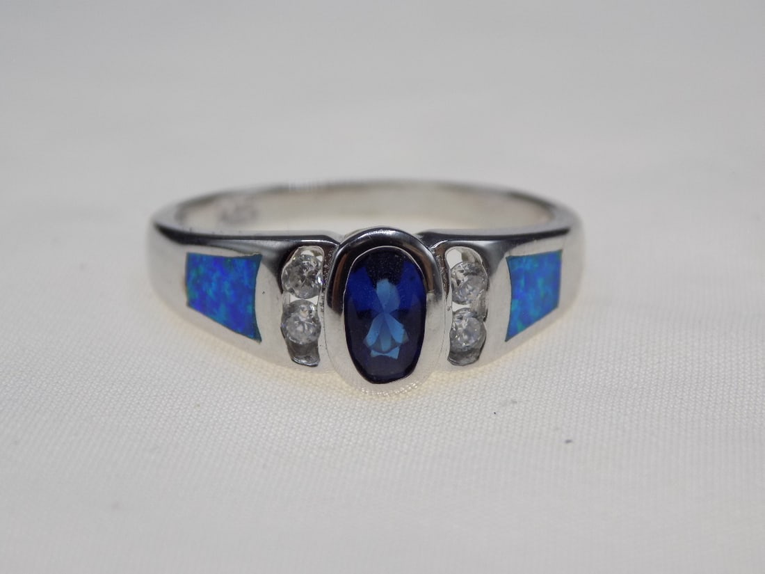 Beautiful 1 cwt blue sapphire and Australian opal sterling silver ring (1 of 4)