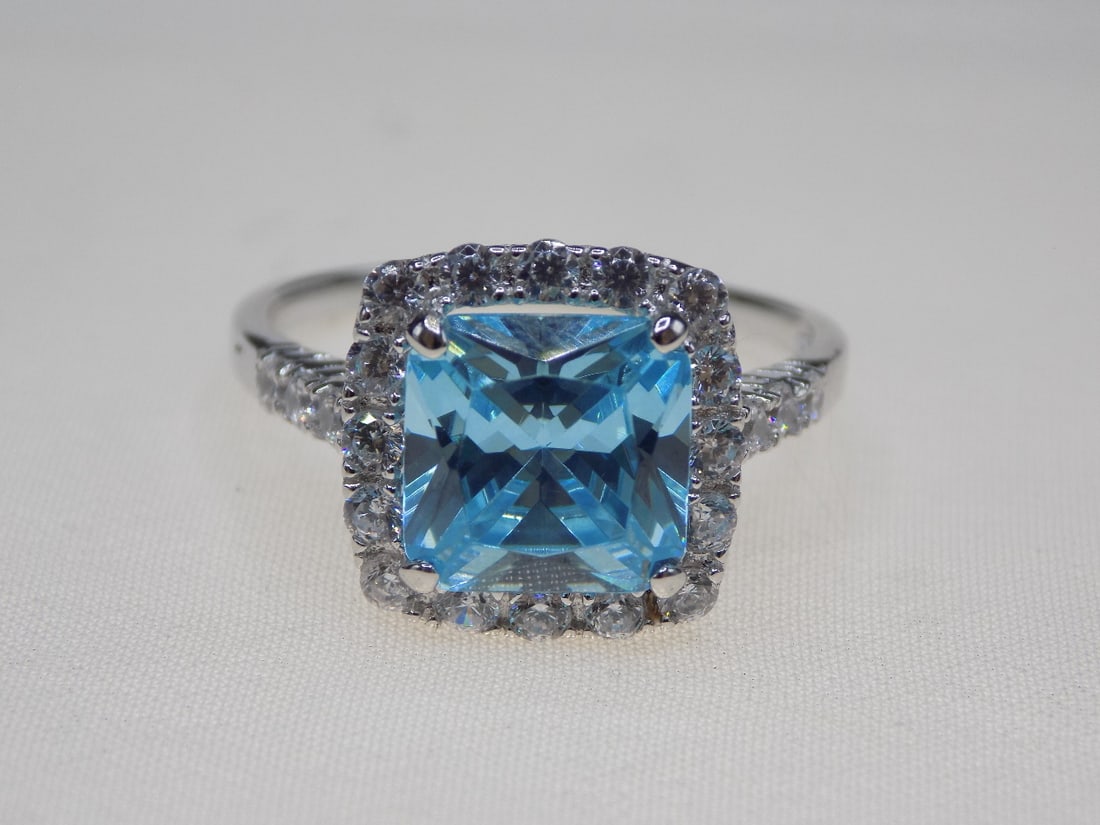 Beautiful 4 cwt aquamarine and topaz sterling silver ring (1 of 4)